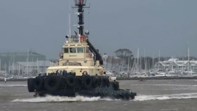 Two Melbourne Tugs смотреть онлайн