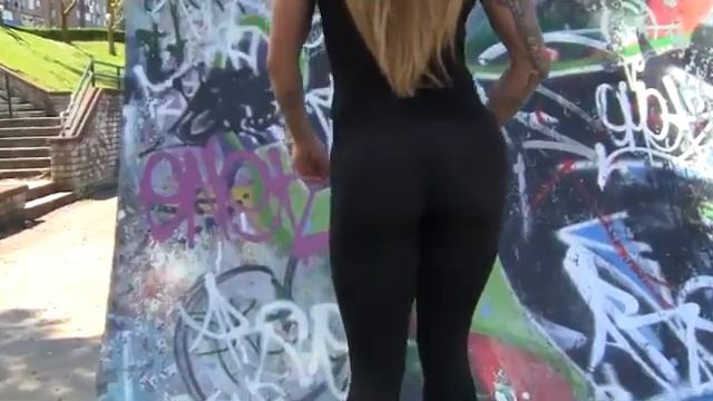 Victoria Lomba Hot Teen Shows Perfect Ass In Leggins!