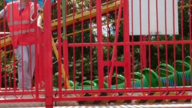 Caleb and Jacob on the caterpillar ride смотреть онлайн