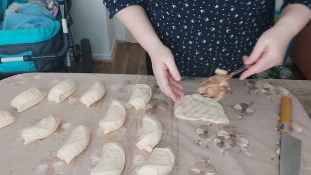 Наш день #113 🥟Сочные -мягкие Беляши😋. 🏠Субботний день когда все дома. Что с Гердой!?🥺 смотреть онлайн