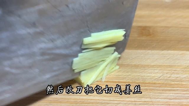 小魚乾放鍋里蒸一蒸，岀鍋香辣開胃下飯，做法簡單，好吃無腥味【阿朝哥美食 】#小魚乾 #小魚乾做法 #魚乾做法