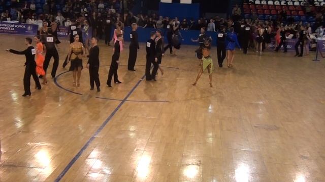 В класс Взр.+мол. 1/8 финала латина