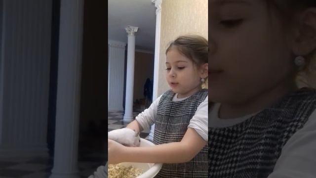 Кушхова Милана и ее сирийский хомячок смотреть онлайн