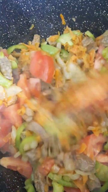 Вкусное,сытное блюдо из овощей и мяса.