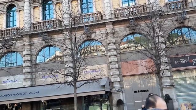 Часть 3. Заключительная и русские песни на Piazza Castello ! смотреть онлайн