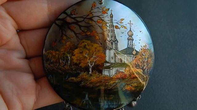 Кулон "Осень в Суздале".Роспись на перламутре. смотреть онлайн