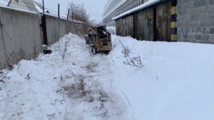Расчистка снега погрузчиком ТСМ604