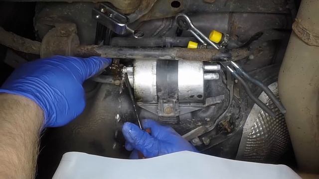How to Replace the fuel filter on the Mercedes-Benz C-Class 2000 to 2007 смотреть онлайн