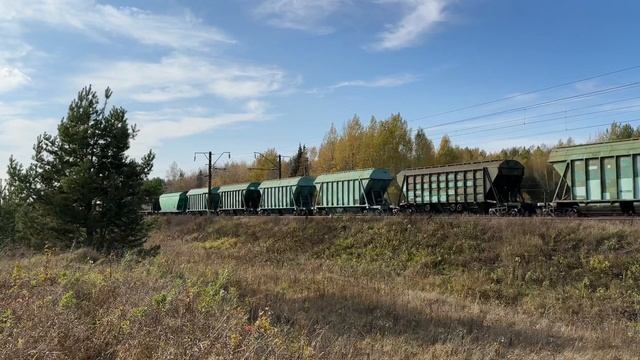 Электровоз ВЛ80С-2244 с грузовым поездом смотреть онлайн