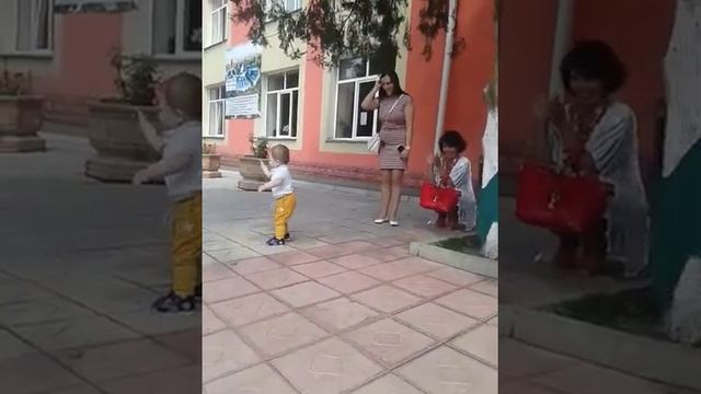 Никита зажигает на последнем звоночке в Алматы школа лицей 8 смотреть онлайн