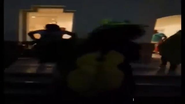 Жирные деспасито танцуют смотреть онлайн