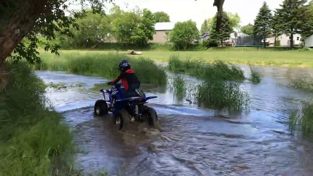 Yamaha Raptor 80 vs Flooded River смотреть онлайн