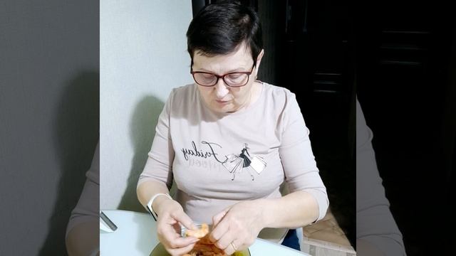 как почистить креветки, я учусь, учусь всему и всегда, а вы как чистите?🤯🤯🤯🤯