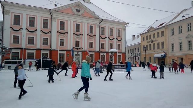 Каток на Ратушній площі в Тарту 6