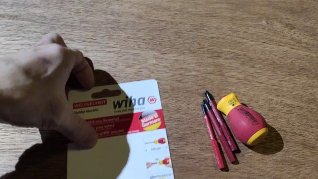 V.366 WIHA 41230 STUBBY 1000V Electric Screwdriver WITH 3 Screw Bit.Germany