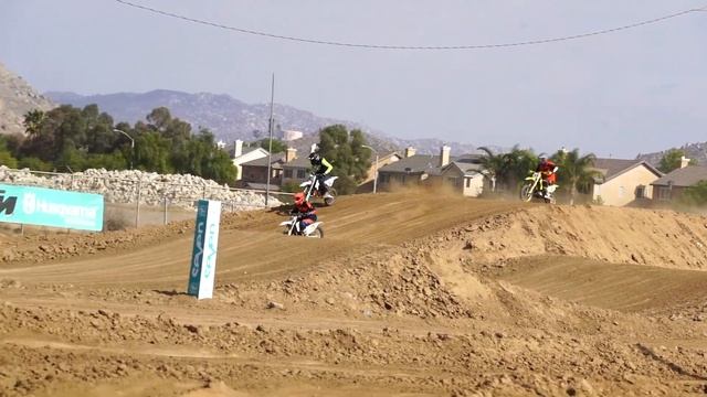 Dads Team Up With Kids at Mini Major by Seven MX смотреть онлайн