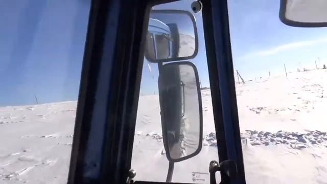 Камаз на подьем, пробивает дорогу смотреть онлайн