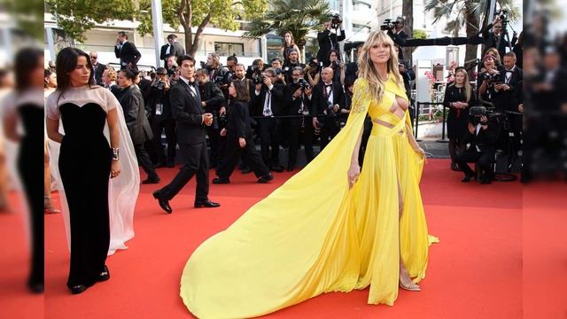 HEIDI KLUM BRIGHTENS UP THE 2023 CANNES FILM FESTIVAL IN A CUT OUT YELLOW DRESS ON THE... смотреть онлайн