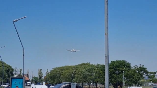 Jetsmart Argentina's Airbus A320 LV-IVN landing at Aeroparque Jorge Newbery смотреть онлайн