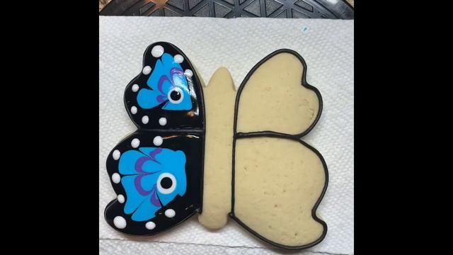 How To Decorate A Butterfly Cookie Using Royal Icing!