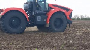 Трактор "Кировец" К-730МСт1 работает на дисковании зяби в паре с дисковой бороной БД-7×2ПГ