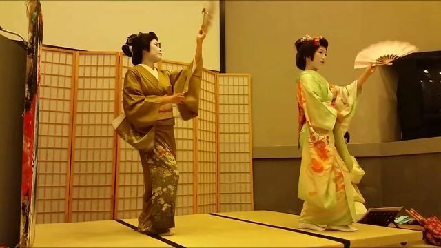 Geisha Asaka & Hangyoku Tazusa dance in Rome смотреть онлайн