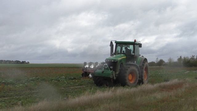 распашка рапсового поля трактором John Deere 8420 смотреть онлайн
