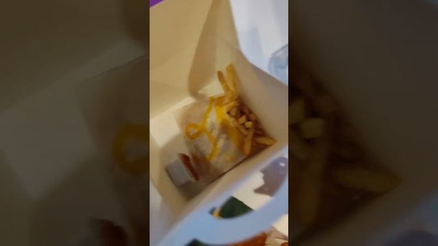 Заказ в бывшем Макдональдс. Стулья башня. сказка в заказе смотреть онлайн