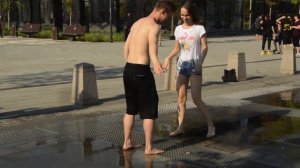 Girls and wet T-shirts, or Splashes for everyone! / Девушки и мокрые майки, или Брызги для всех!