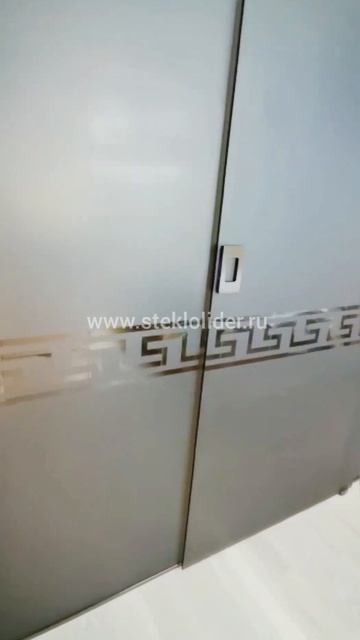 Бесподобная гардеробная из бронзового стекла в ЖК Эмеральд, пескоструйная техника смотреть онлайн