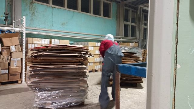 Обматываю паллет стретч плёнкой для отправки смотреть онлайн