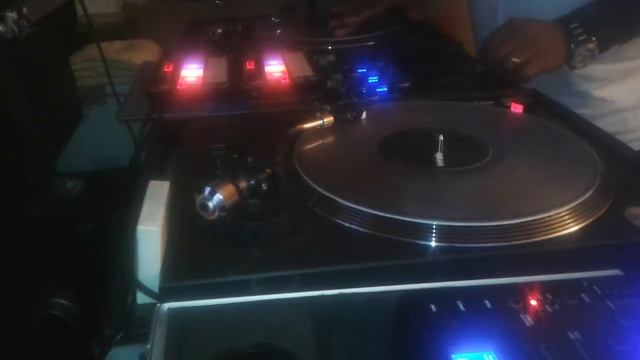 Mixars Cut, Numark Tt250 Usb's, Reloop Neons