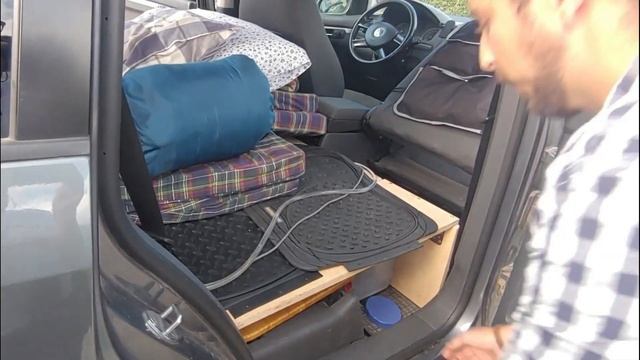 AGUA CORRIENTE Y FREGADERO//CAMPERIZAR UN VOLKSWAGEN TOURAN CON 7 TABLAS// смотреть онлайн