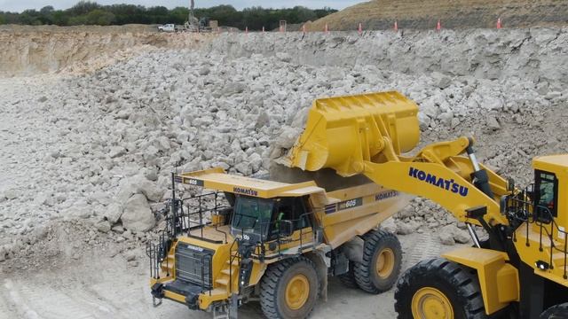 Komatsu WA800-8 and HD605-8 смотреть онлайн