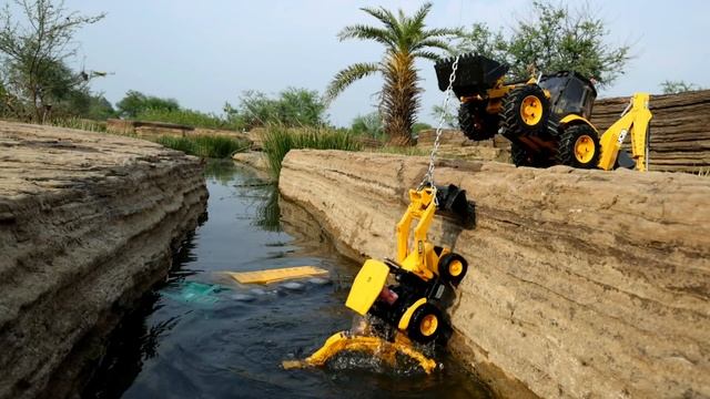 JCB 3Dx And Truck Accident Pulling Out JCB 5CX | CS kids Toy смотреть онлайн