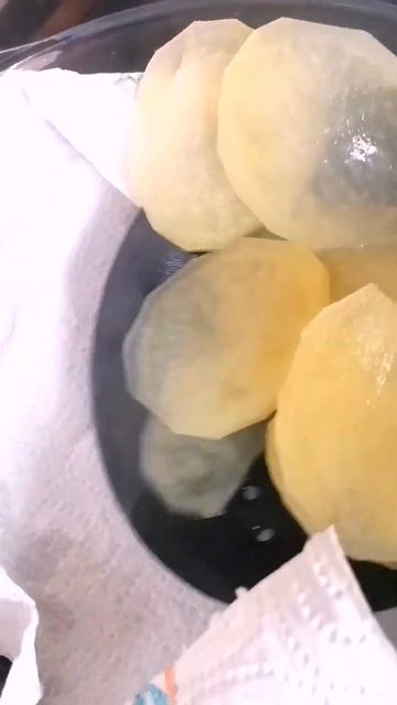 Chispuri din cartofi |Patato chips #Shorts #viral #chips смотреть онлайн