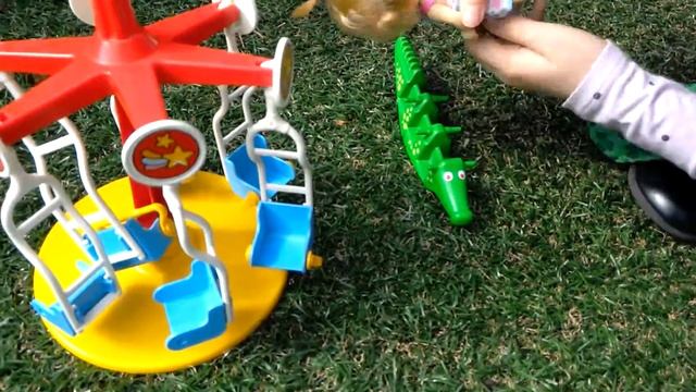 Masha and Dasha go to the park. with Freya. смотреть онлайн