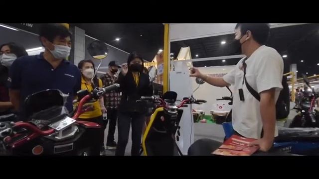 Renny Express ออกบูทงาน MOC เมืองทองธานี смотреть онлайн