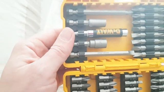 Driving Set MaxFit Unboxing & small Review magnetic screw lock bit DeWalt BITS 45 Pc смотреть онлайн
