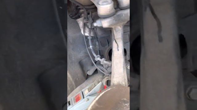 2012 Audi Q5 Brake light on with brake pad warning. Brake pads good! смотреть онлайн