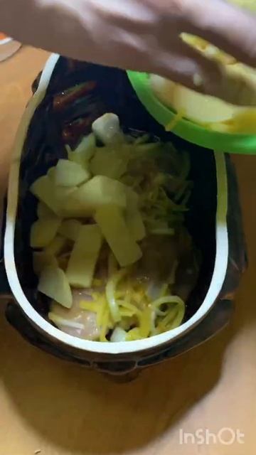 Потрясающее жаркое в горшочке. Просто но очень вкусно