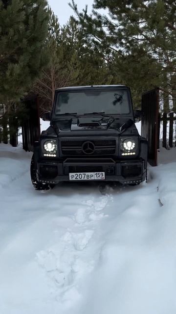 Чистим снег Геликом #гелик #мерседес #mercedes #гелентваген #g500 #гелендваген смотреть онлайн
