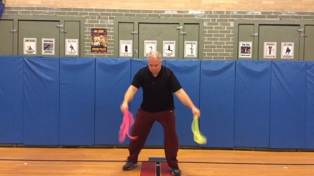 Phys.Ed.Review (The Super 7 - Juggling Scarves) смотреть онлайн