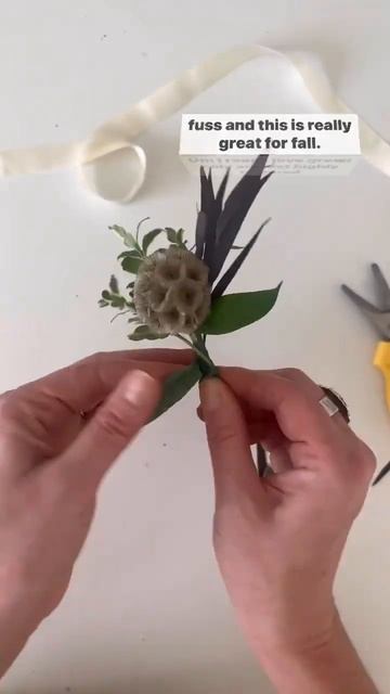 Quick DIY greenery boutonniere! смотреть онлайн