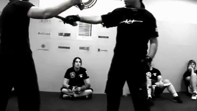 Knife fighting, knife defense, machete fighting. Armed Combat and Tactics seminar in Spain 2012. смотреть онлайн