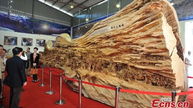 Zheng Chunhui Longest Continuous Wooden Sculpture In The World