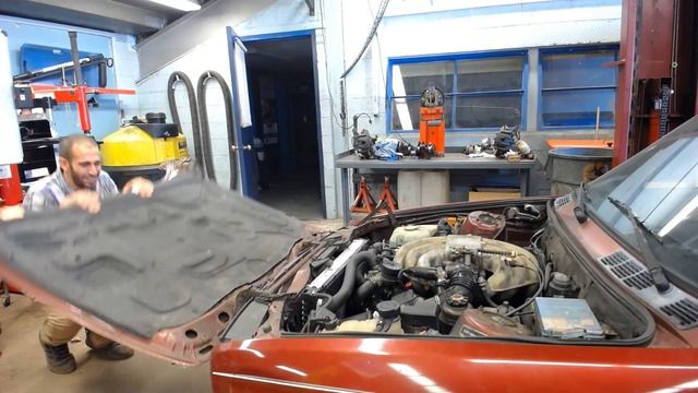 BMW E30 Hood Hack смотреть онлайн