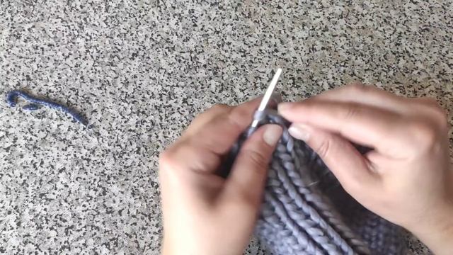 Шапка с пайетками, спицами