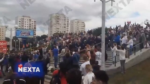 Иностранные послы приехали возложить цветы в честь погибшего героя от рук карателей. смотреть онлайн