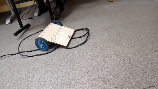 Сумасшедший робот-совок в ЦТПО НИУ МЭИ ( Crazy Russian robot ) смотреть онлайн